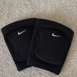 Nike Black Kids Knee Pads with White Swoosh - Pair